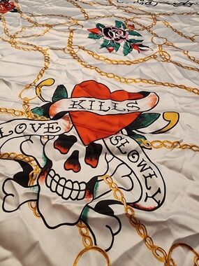 🔥Ed Hardy🔥 Red-Trim Scarf with Heart & Gold Chain! 42x42 Y2K streetwear retro